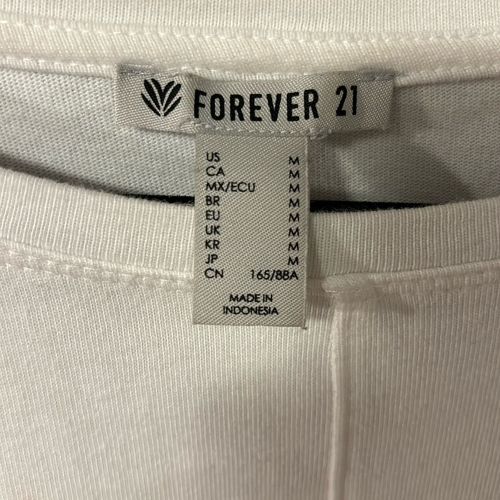 Mid Length White Top - Picture 4 of 4